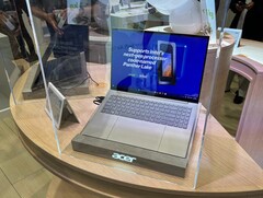 L&#039;Acer Swift 16 AI è dotato di un trackpad enorme. (Fonte: Notebookcheck)