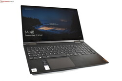 Recensione del laptop Lenovo Yoga C740-15IML. Gentilmente fornito da: