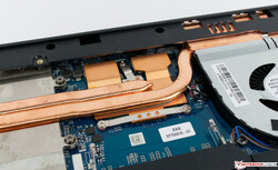 Uno sguardo al dissipatore e ai tubi di calore che coprono l'Intel Core i7-8750H