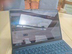 Visione all'aperto alla luce del giorno