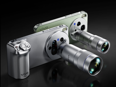 Vivo X300 Ultra e X300s con accessori teleconverter collegati.