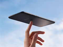 Il Tango 2S pesa circa 147 grammi. Nella foto: un'immagine promozionale che mette in risalto il design leggero dell'e-reader