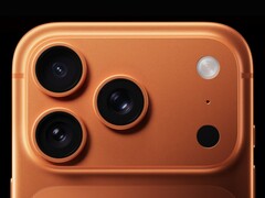 Primo piano del modulo fotocamera di iPhone 17 Pro che mostra il nuovo posizionamento del flash. (Fonte immagine: Apple)