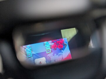 Xreal One Pro collegato allo Steam Deck che esegue Hyper Light Drifter