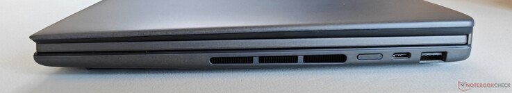 A destra: Pulsante di accensione, USB-C 4.0 con Thunderbolt 4 (40 GBit/s, DisplayPort, Power Delivery), USB-A 3.2 Gen.2 (10 Gbit/s)