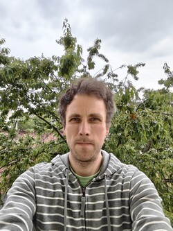 Selfie scattato con la fotocamera frontale dell'Oppo Pad Mini
