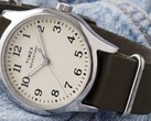 Timex Weekender New England TW2Y86500 con cassa color argento, quadrante color crema e cinturino in pelle verde scuro.