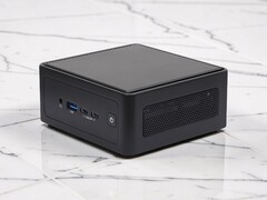 La linea di mini PC ASRock NUC e NUCS Ultra 300 Box può essere equipaggiata con un massimo di 128 GB di memoria DDR5.