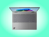 L'IdeaPad 5 2-in-1 14Q8Y11 pesa 1,4 kg con il suo display IPS.