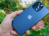Dopo l'installazione di iOS 17.0.3, l'iPhone 15 Pro Max non dovrebbe più surriscaldarsi. (Fonte: Notebookcheck)