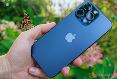 Dopo l'installazione di iOS 17.0.3, l'iPhone 15 Pro Max non dovrebbe più surriscaldarsi. (Fonte: Notebookcheck)