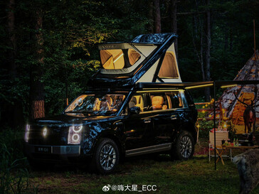 Anteprima del SUV Hongqui G9 con tenda da tetto