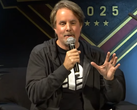 Una foto del community manager di Halo, Brian Jarrard, che indossa una maglietta PlayStation (fonte: Halo YT)