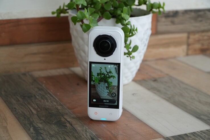 Insta360 X5 cattura filmati a 8K 30/25/24 fotogrammi al secondo e foto fino a 72 MP (Fonte: Abhinav Fating/Notebookcheck)