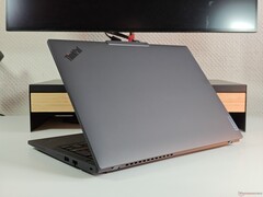 Il Lenovo ThinkPad T14 Gen 6 AMD.