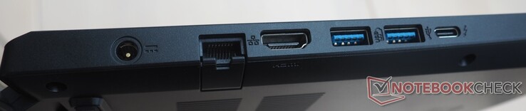 A sinistra: Alimentazione, RJ45 LAN, HDMI 2.1, 2x USB-A 3.0, Thunderbolt 4