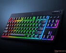 La tastiera a basso profilo Razer BlackWidow V4 TKL viene mostrata con un'angolazione (Fonte: Razer PR)