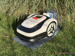 Il Raccoon 2 SE nella sua stazione di ricarica