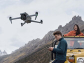 Il DJI Air 3 pesa 720 g ed è dotato di una coppia di fotocamere da 48 MP. (Fonte: DJI)