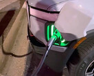 Il plug-and-charge Rivian ora funziona presso i Supercharger (immagine: ryanhuber/X) 