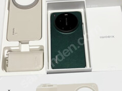 Lo Xiaomi 17 Ultra in uno dei suoi colori di lancio.