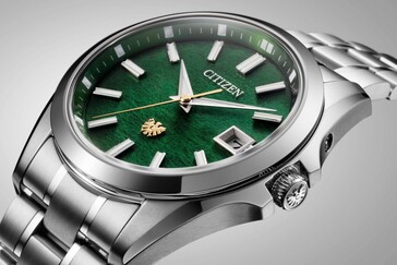 Citizen-AQ4093-56W in primo piano da un'angolazione laterale