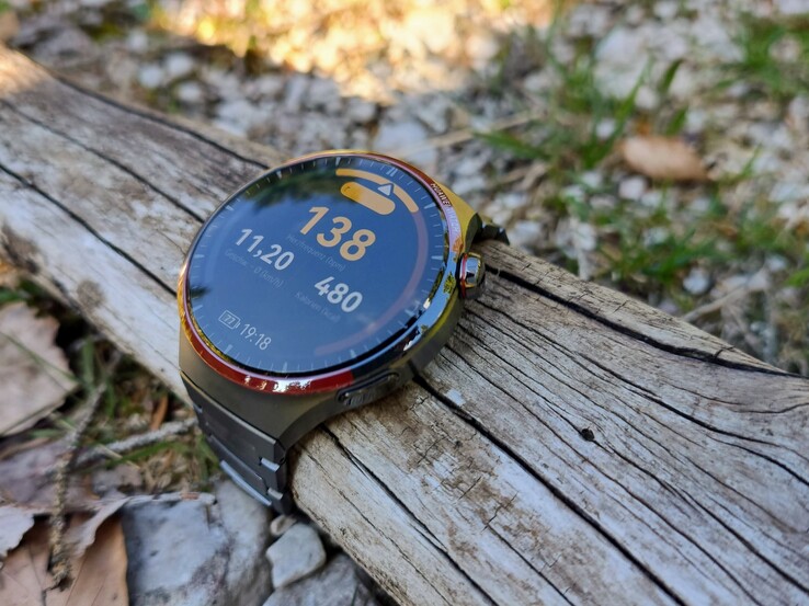 Recensione dello smartwatch Huawei Watch 4 Pro Space Edition Il modello in titanio ha ricevuto un lifting Notebookcheck