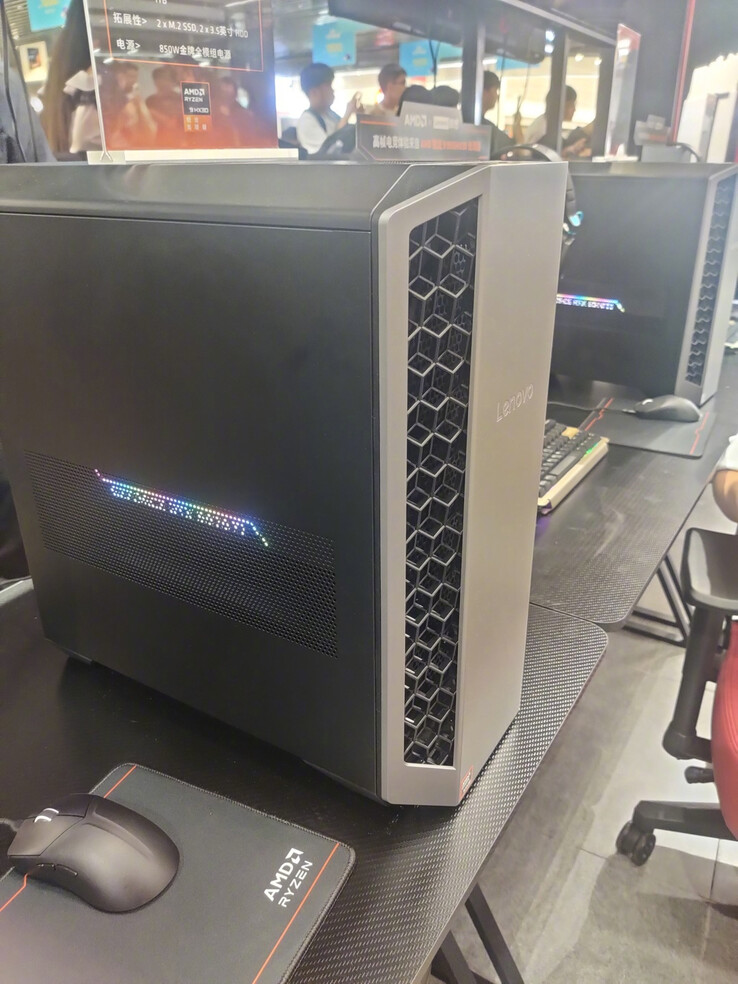 Pannello laterale di Legion Blade Y7000P (Fonte immagine: ENEN科技匠)