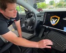 Lo schermo di Tesla viene utilizzato come display per il computer della polizia sul Model PD (immagine: epcalderhead/YT) 