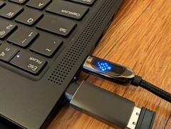 Questo cavo USB-C di Baseus ha una lettura dei watt in tempo reale e ora non possiamo più tornare indietro