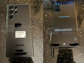 Il Galaxy S22 Ultra in carne ed ossa, diversi mesi prima che Samsung lo rilasci. (Fonte: FrontPageTech)