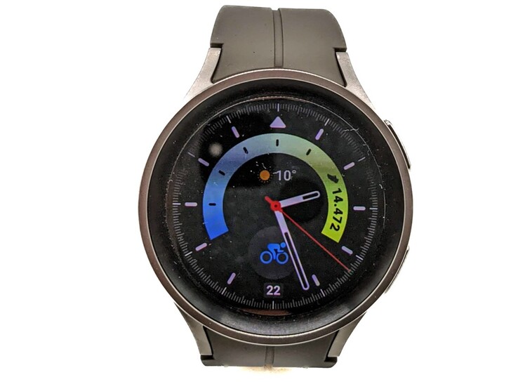 La cassa del Galaxy Watch5 Pro è realizzata in titanio, il display è protetto da vetro zaffiro