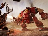 Una Dreadnought Space Marine Blood Raven spara la sua arma contro le unità Ork nel trailer in-engine di Warhammer 40.000: Dawn of War IV. (Fonte: Warhammer via YouTube)
