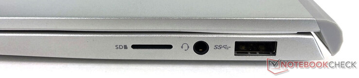 A destra: lettore di schede microSD, jack audio, USB 3.2 Gen 1 Type-A
