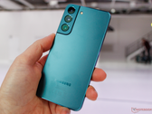 Il Galaxy S22 offre spesso una durata della batteria peggiore del suo predecessore, almeno con un SoC Exynos. (Fonte: NotebookCheck) 