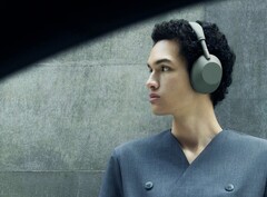 Anche il modello Sony WH-1000XM6 presenta problemi alle cerniere.