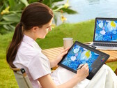 Il display da disegno XPPen Artist Ultra 14 può essere collegato ai computer portatili tramite un unico collegamento USB-C.