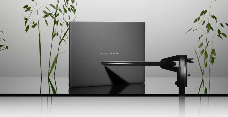 Il nuovo Zenbook S16 è relativamente leggero per un computer portatile da 16 pollici, con un peso di soli 1,5 kg. (Fonte: Asus)