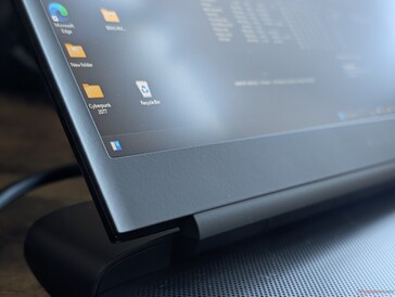 Non c'è un vetro edge-to-edge o altre opzioni di display tra cui scegliere