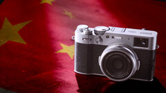 Sembra che FUjifilm possa produrre la X100VI in Cina per far fronte all&#039;elevata domanda. (Fonte immagine: Fujifilm / Unsplash - modificato)