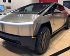 I cybertrucks vengono consegnati agli showroom Tesla (immagine: Zack/X)