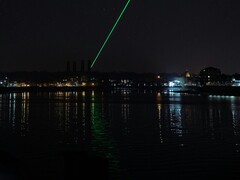 Uno skyline con un fascio di luce