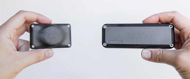 La versione precedente della TimeCapsule ha un'autonomia di 10 anni, ma è anche notevolmente più grande a causa dell'utilizzo di due batterie AA.