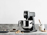 Il miscelatore intelligente GE Profile può fermarsi automaticamente quando rileva una variazione della viscosità della miscela. (Fonte: Crate and Barrel)