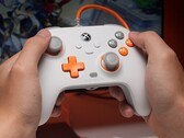 Il GameSir T7 è un controller cablato con joystick e grilletti a effetto hall. (Fonte: GameSir)