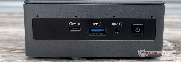 Parte anteriore: USB4 (20 Gbps, DisplayPort) Type-C, USB-A 3.2 Gen 2 (10 Gbps), audio combo, pulsante di alimentazione