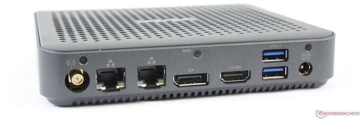 Lato posteriore: Wi-Fi Antenna, 2x Gigabit RJ-45, DisplayPort 1.2, HDMI 2.0, 2x USB 3.1 Gen. 2, alimentazione