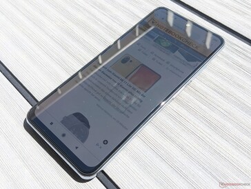 Xiaomi Redmi Note 10 alla luce diretta del sole