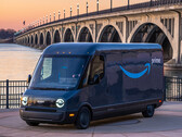 I primi camion elettrici per le consegne di Amazon arrivano sulle strade (immagine: Rivian)