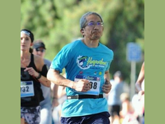 Una foto di Takuya Shiraiwa, il primo localizzatore di Capcom, che corre una maratona